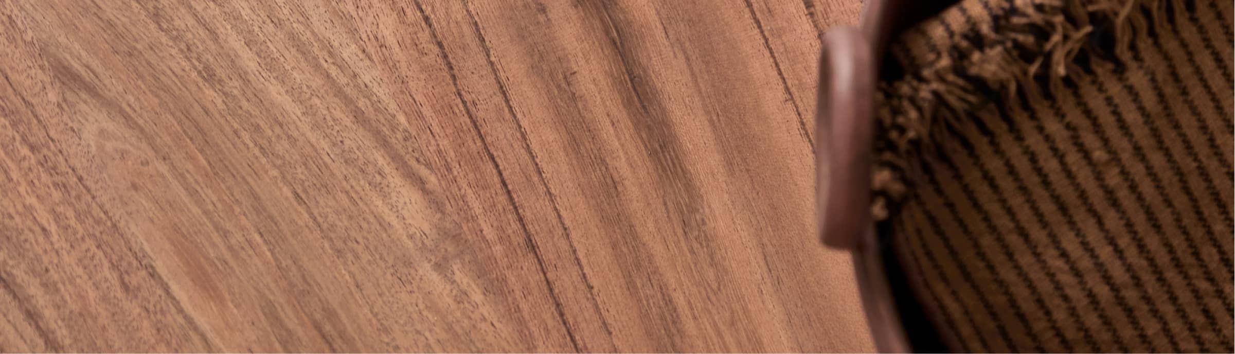 Solid acacia: naturally warm and durable