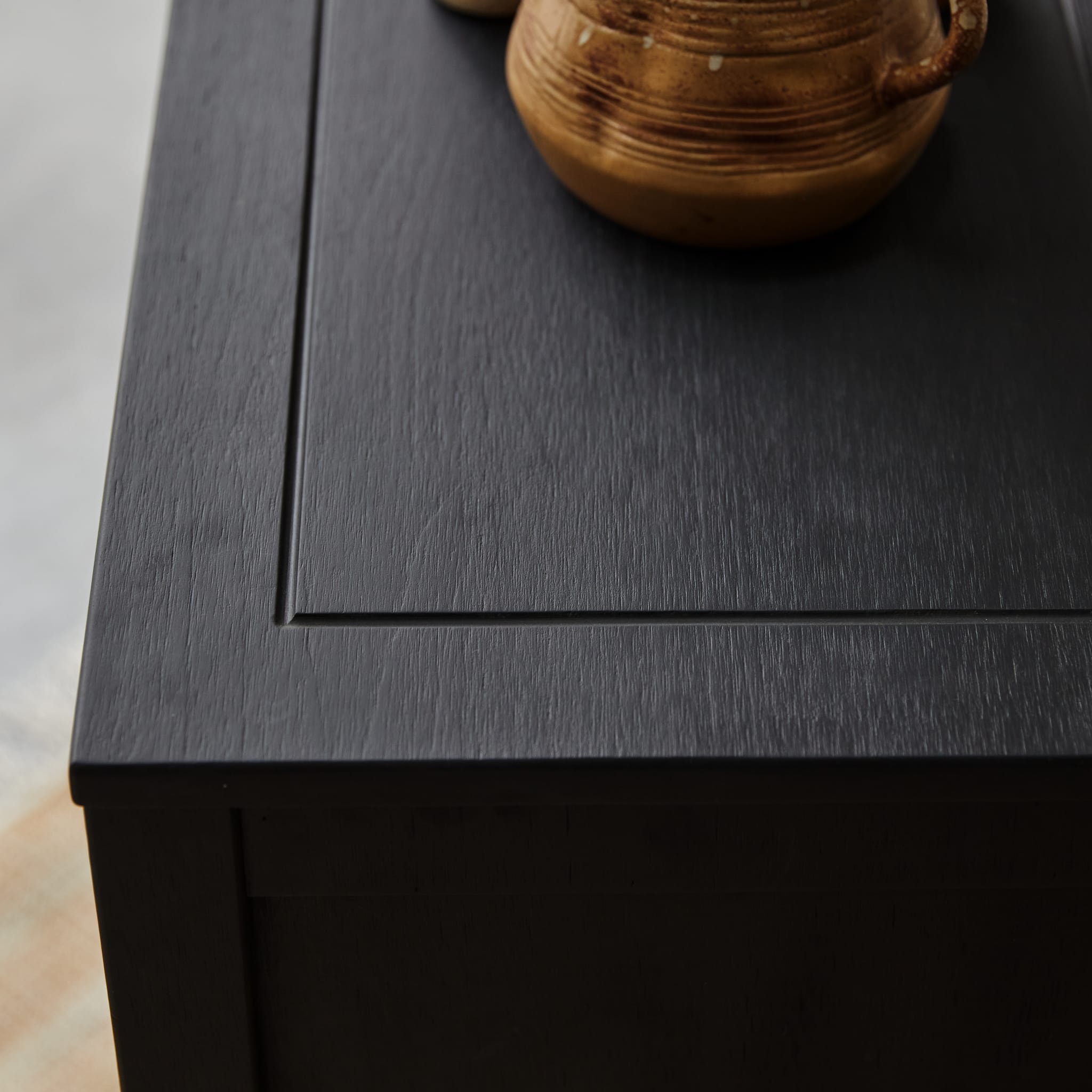 Thaki Black
